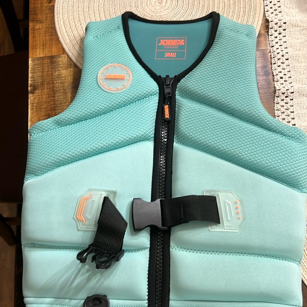 Jibe small women’s life jacket brand new